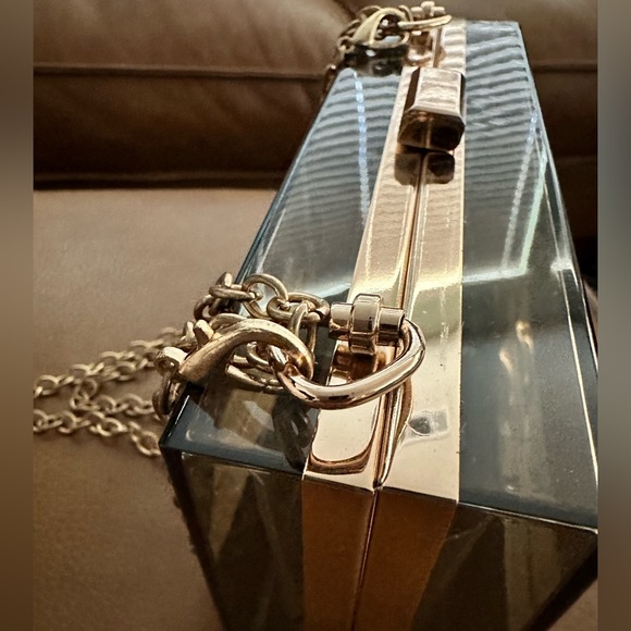Clear lucite crossbody chain bag/clutch - Picture 7 of 7